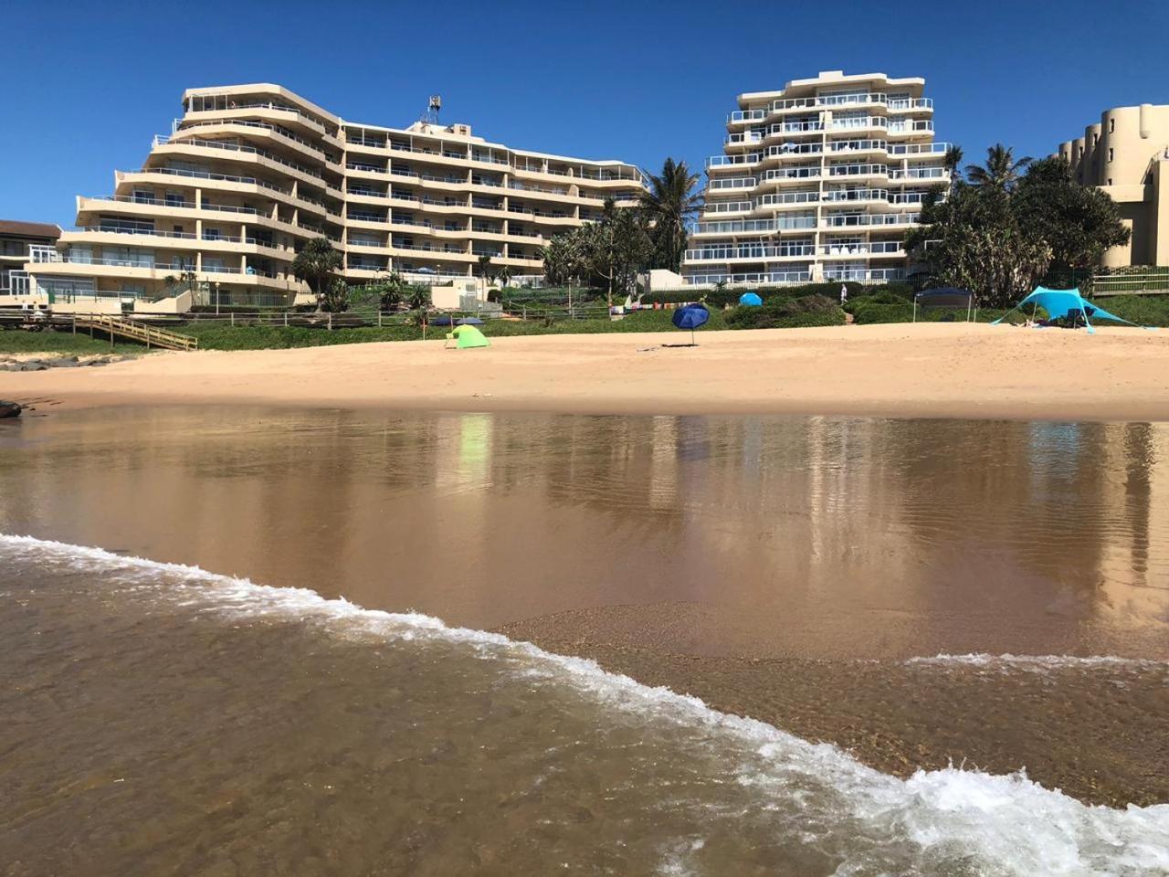 Sands Beach Breaks Beach Front Баллито Экстерьер фото